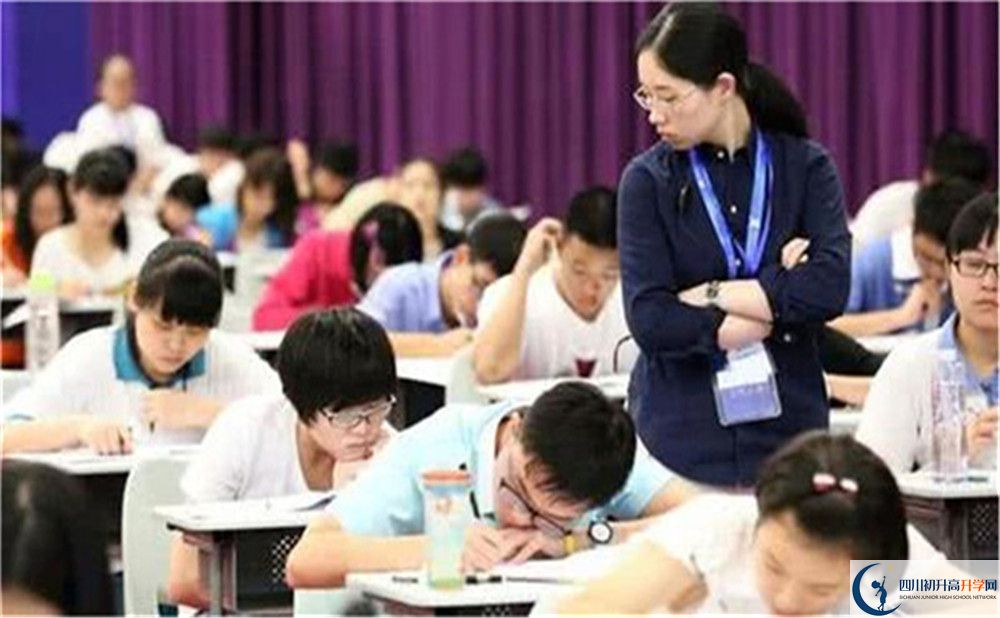 2023年成都市石室天府中學學費、住宿費是多少？