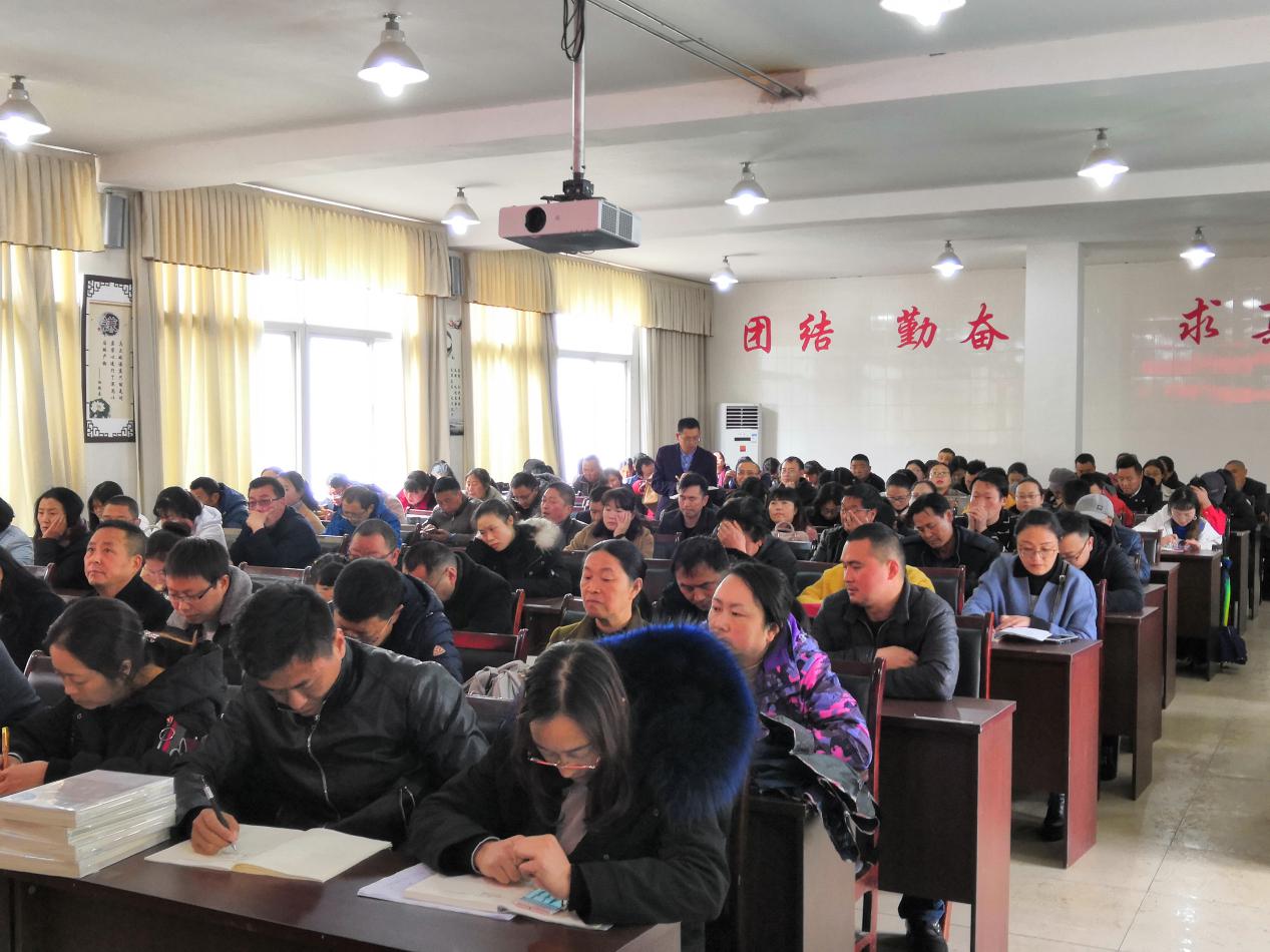 加強(qiáng)業(yè)務(wù)培訓(xùn)，切實(shí)提高業(yè)務(wù)素質(zhì)