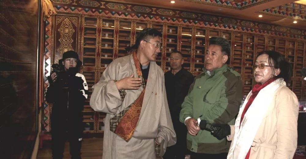 厲害了，央視媒體走進(jìn)若爾蓋藏文中學(xué)