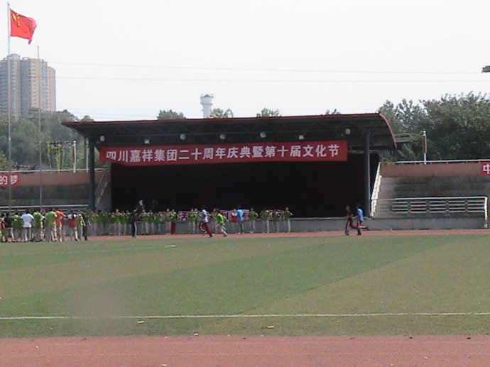 成都七中嘉祥外國語學校住宿費是多少錢一學年？