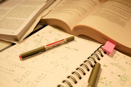 中考滿分作文：當(dāng)我面對(duì)書(shū)本的時(shí)候