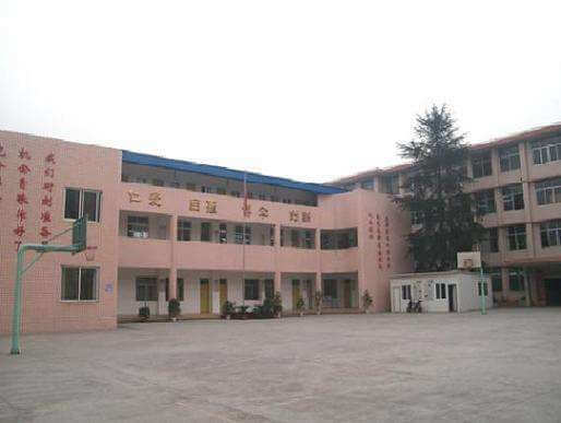 雅安市強(qiáng)項(xiàng)雙語中學(xué)校園風(fēng)采