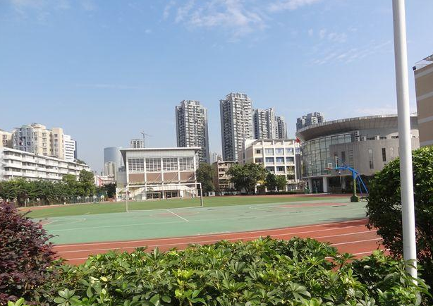 四川大學(xué)附屬中學(xué)地理位置和咨詢電話是？