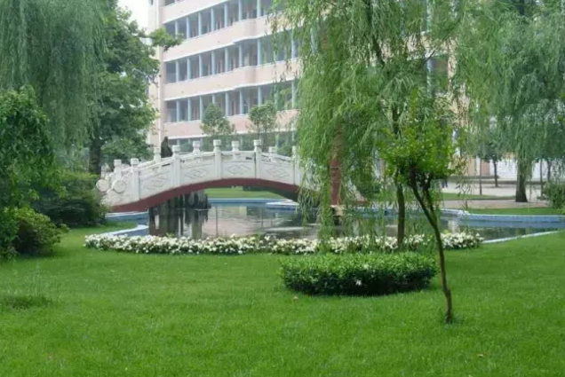 渠縣三匯中學(xué)地理位置在哪里？