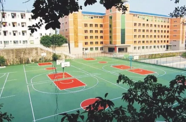渠縣中學(xué)地理位置在哪兒？