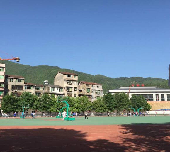 萬源三中地址在哪里？