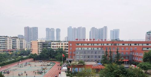四川師范大學(xué)附屬中學(xué)地理位置在哪里？