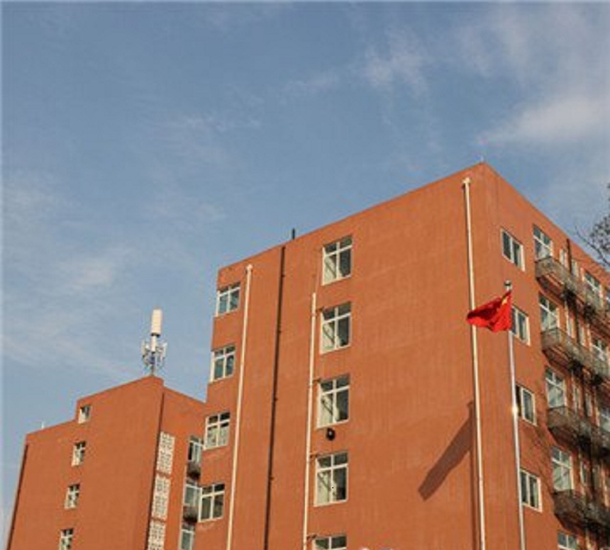 ?成都市實驗中學今年中考分數(shù)線是多少？