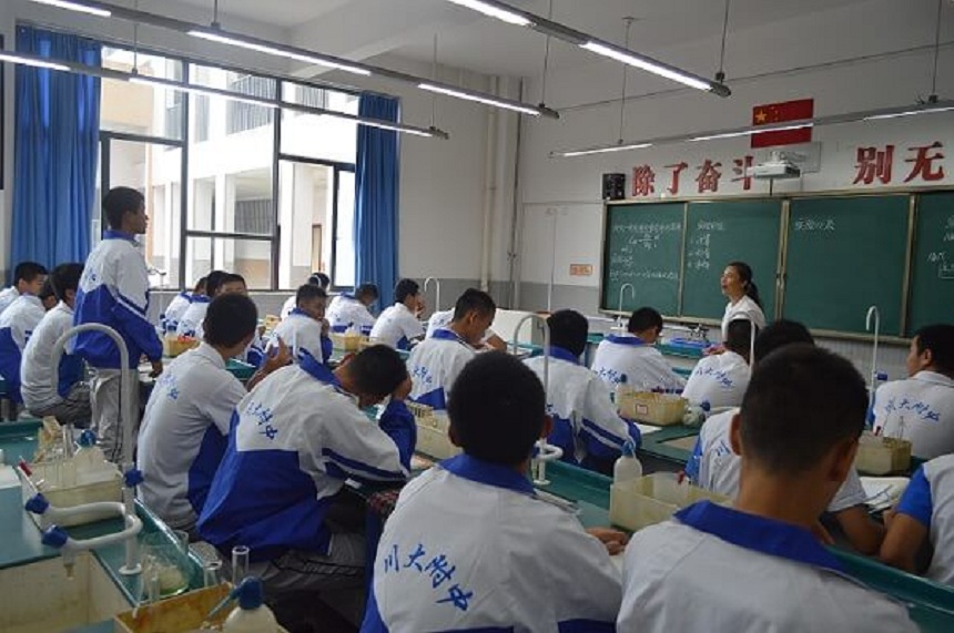 四川大學(xué)附屬中學(xué)2018年招生人數(shù)是多少？