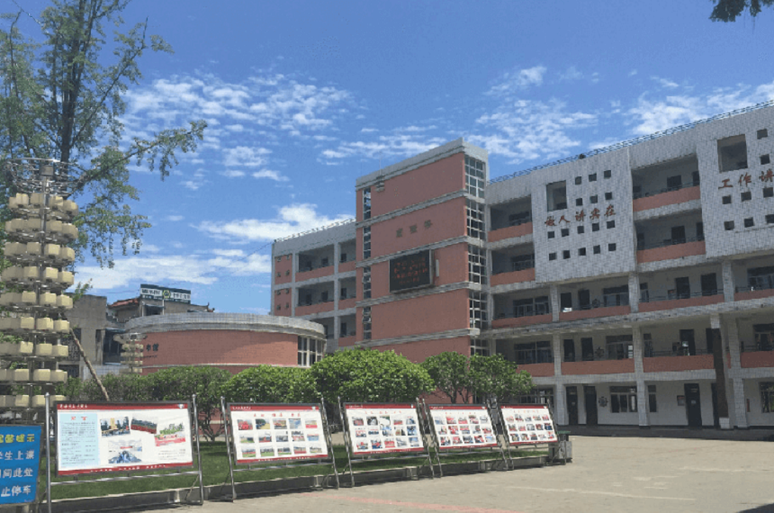 成都市籍田中學(xué)是公辦還是民辦？