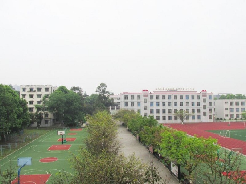 青白江中學(xué)環(huán)境好不好？