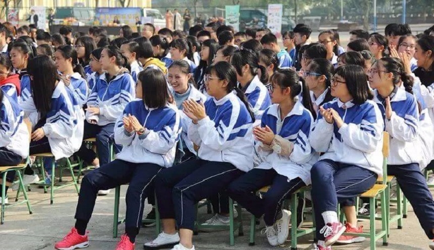 資陽(yáng)外國(guó)語(yǔ)學(xué)校環(huán)境、教學(xué)設(shè)施好不好？