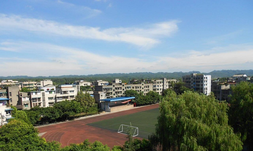 青神中學校園環(huán)境好不好？