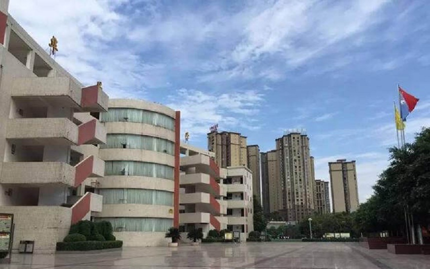 華興中學是民辦嗎？