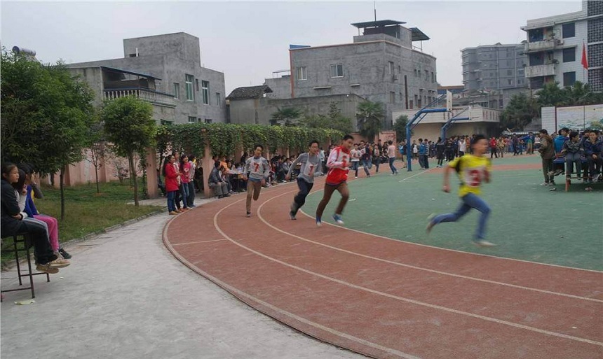 清水中學(xué)是公辦高中嗎？