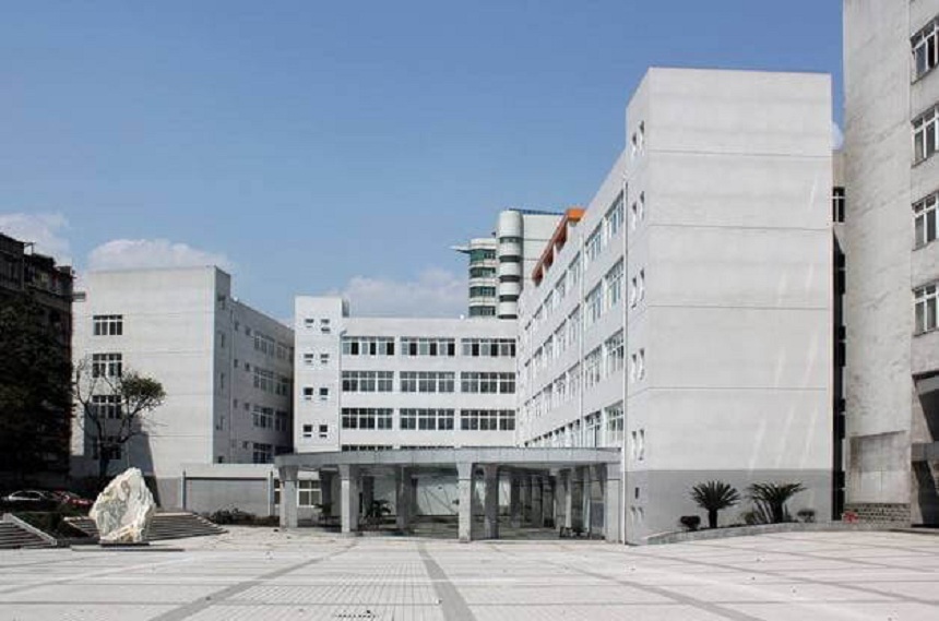 雅安市強項雙語中學校園環(huán)境怎么樣？