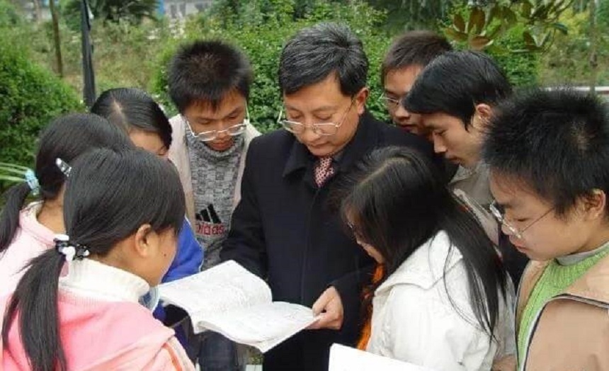 倉山中學(xué)是公辦高中嗎？