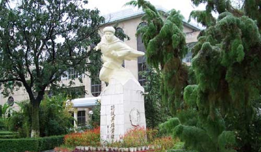 中江中學(xué)宿舍、食堂、校園環(huán)境怎么樣？