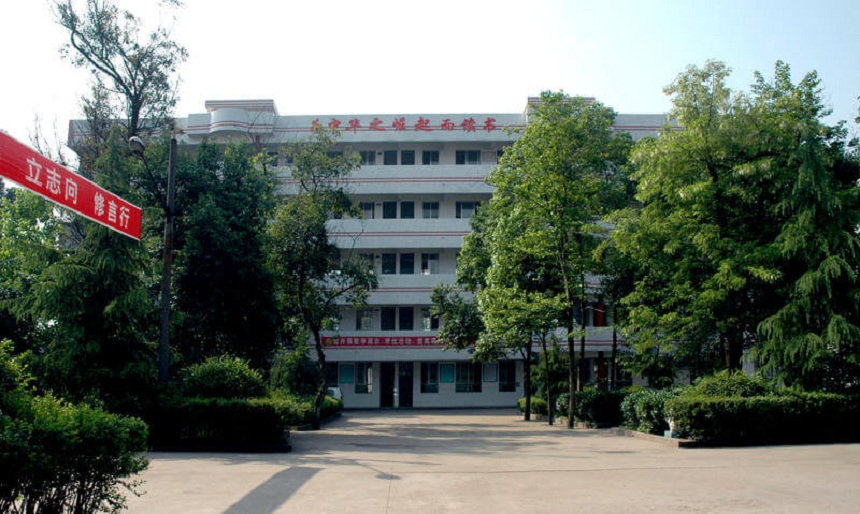 龍臺(tái)中學(xué)具體地址在哪？