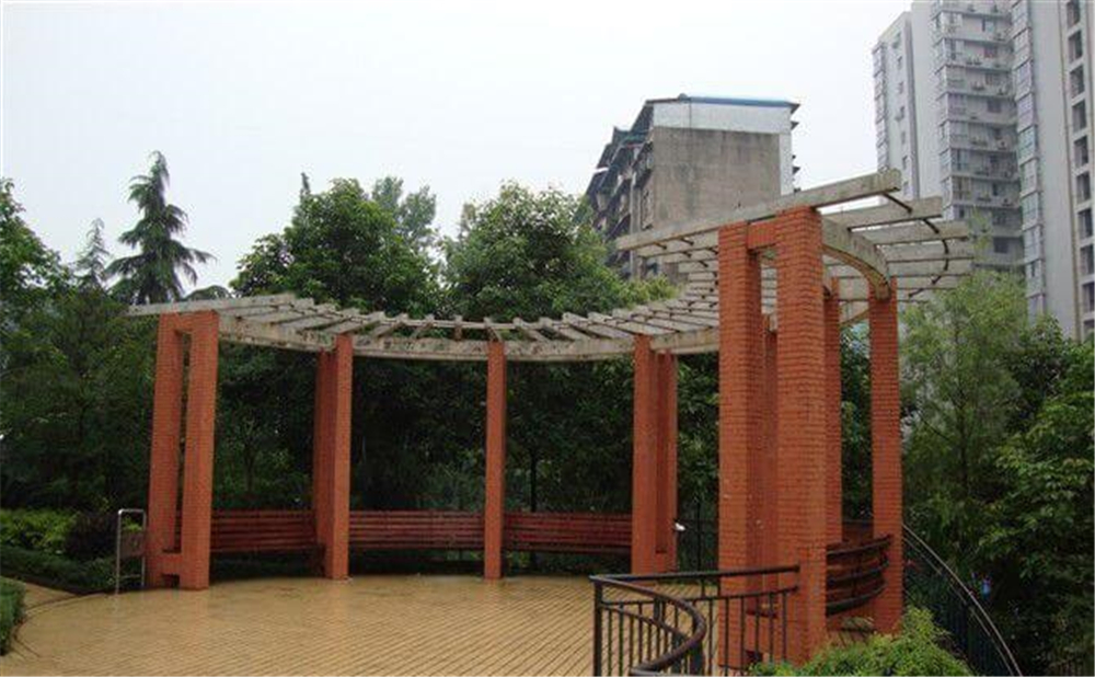 平昌中學(xué)校園環(huán)境怎么樣？