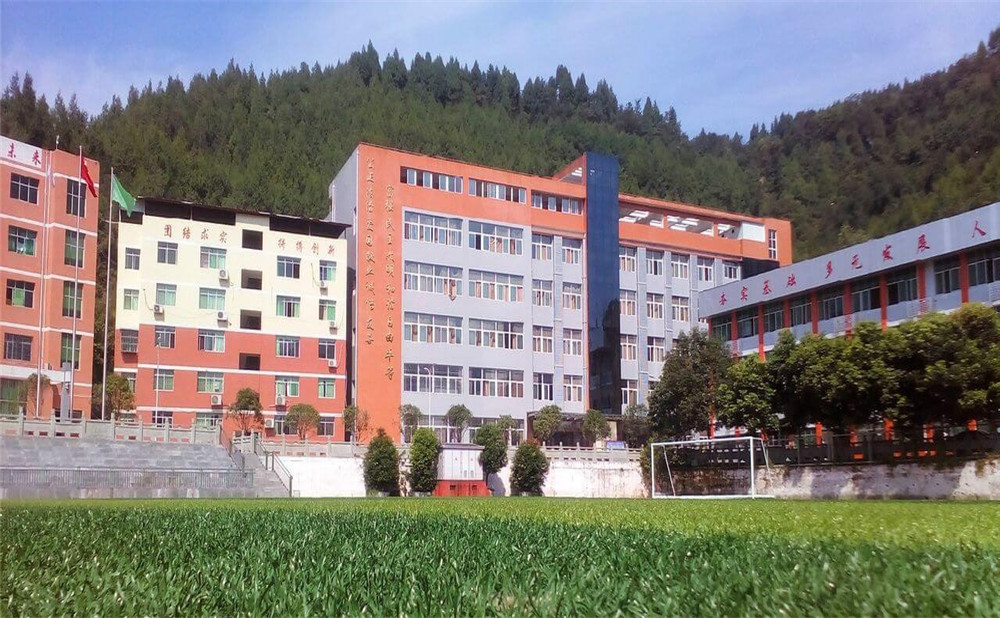 平昌縣駟馬中學學校環(huán)境怎么樣？