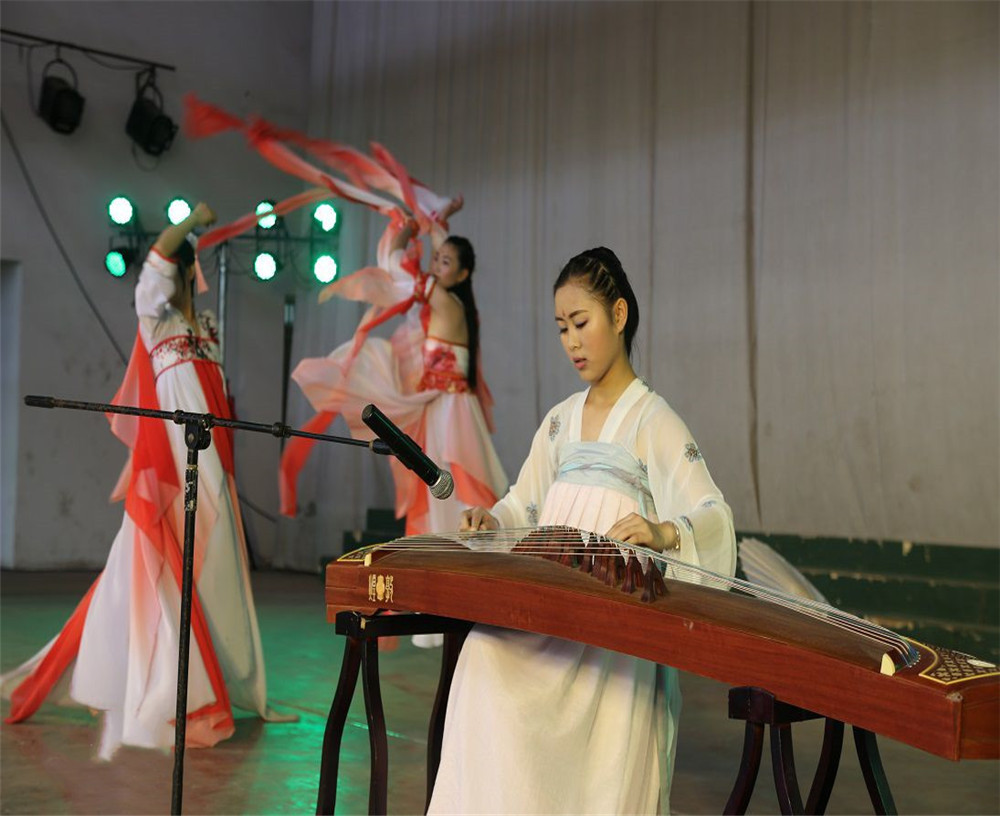 渠縣中學學校的環(huán)境怎么樣？