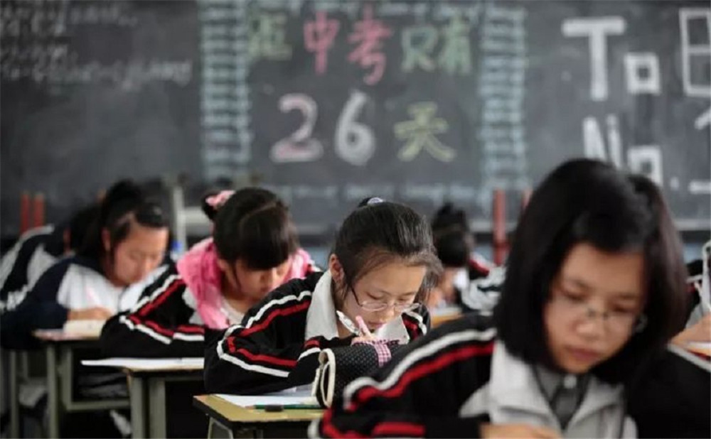 儀隴復(fù)興中學(xué)聯(lián)系電話是多少？