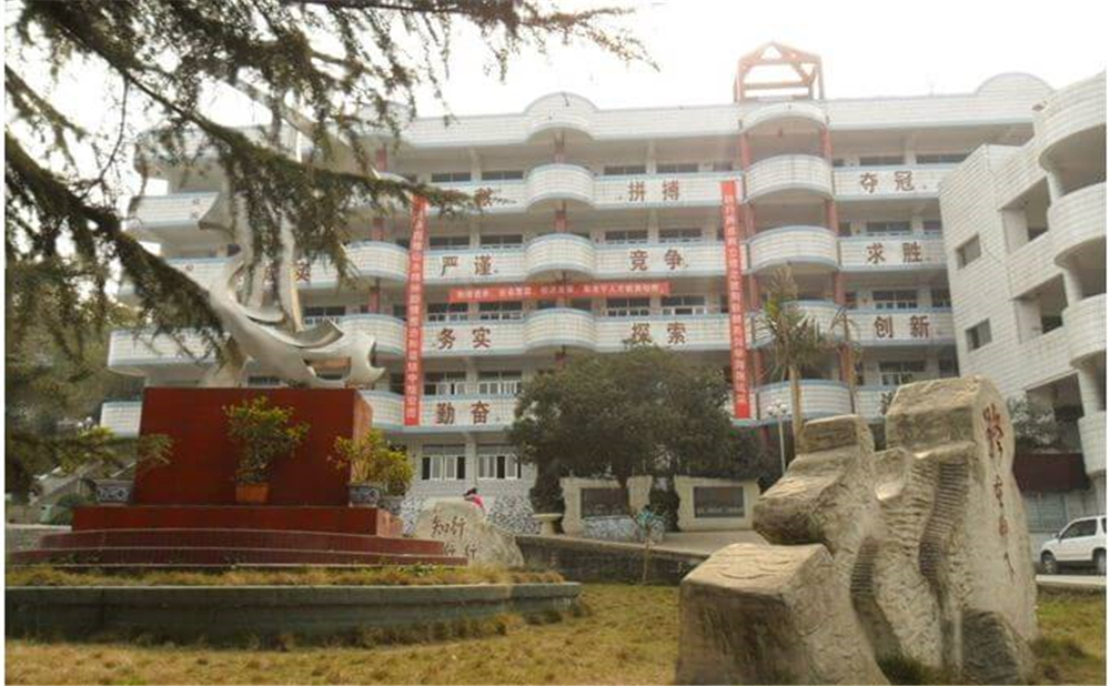 資中龍結(jié)中學學校環(huán)境怎么樣？