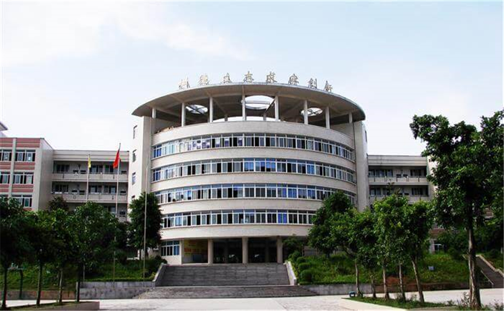 高坪中學(xué)學(xué)校環(huán)境怎么樣？