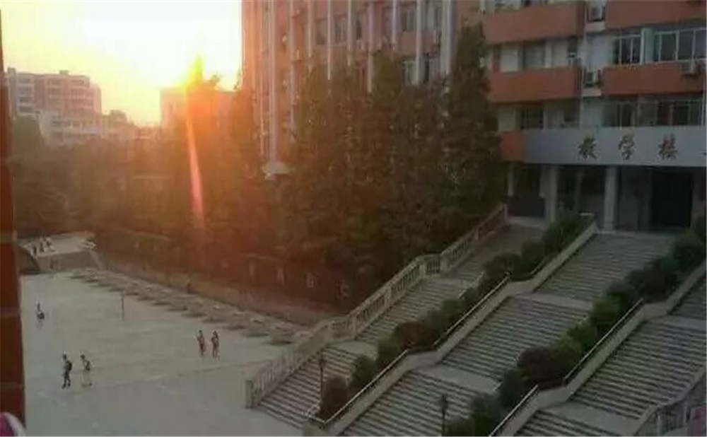 南充十一中學(xué)校環(huán)境怎么樣？