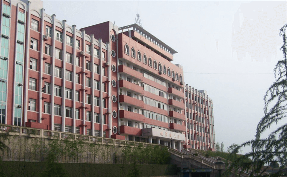 南充十一中2020年學(xué)校學(xué)費(fèi)多少錢一年？