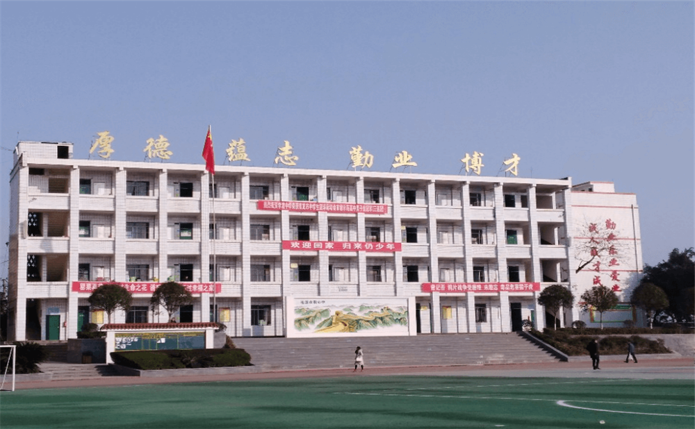 南充市李渡中學(xué)學(xué)校環(huán)境怎么樣？