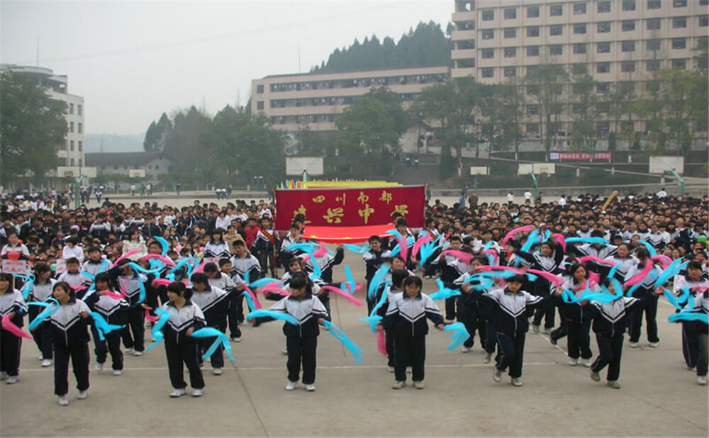 建興中學(xué)學(xué)校環(huán)境怎么樣？