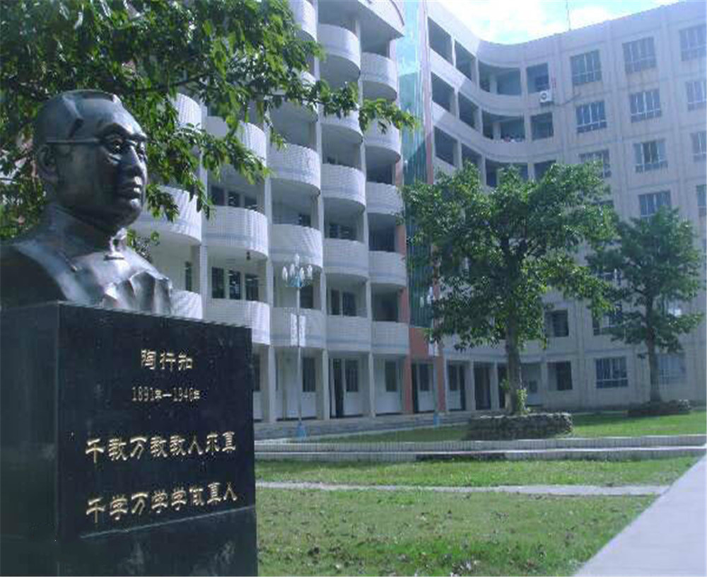 西昌市第六中學(xué)學(xué)校招辦電話是多少？
