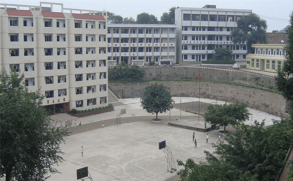 周口中學(xué)學(xué)校詳細地址在什么地方？