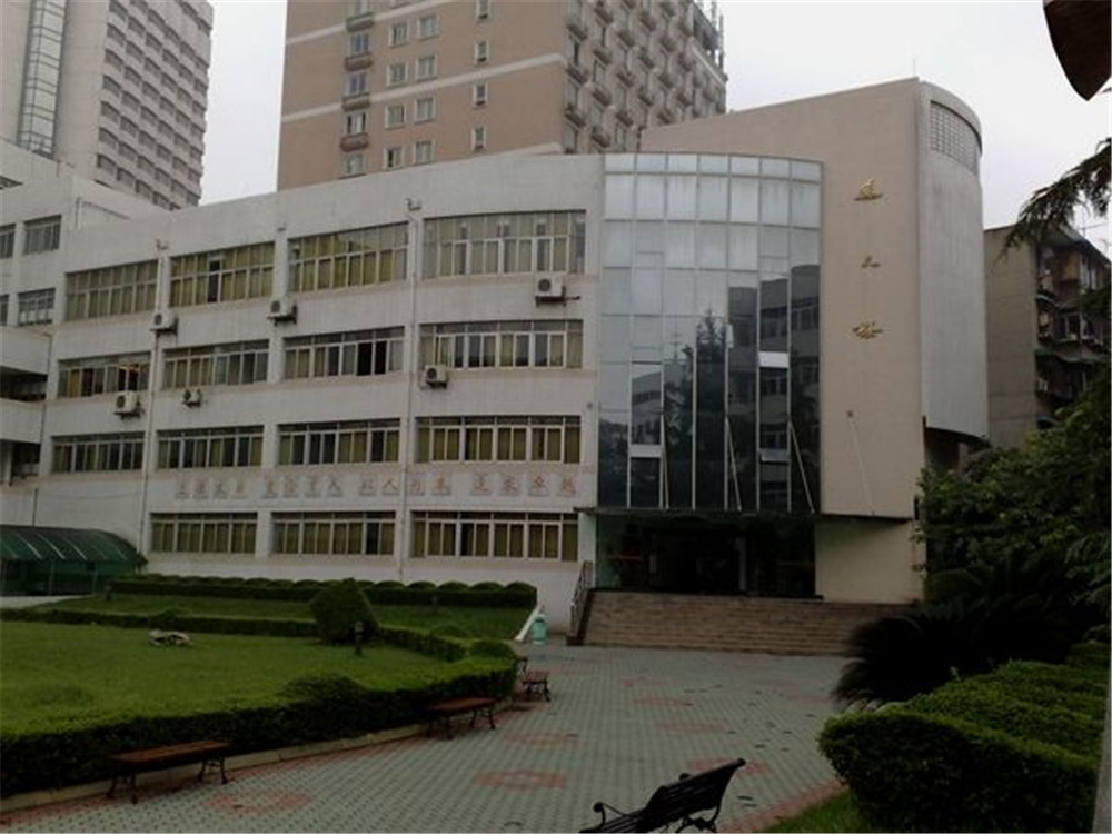 成都市鹽道街中學2020年的錄取分數(shù)線是多少？