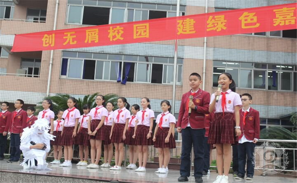 成都嘉祥外國(guó)語學(xué)校每年的學(xué)費(fèi)是多少？