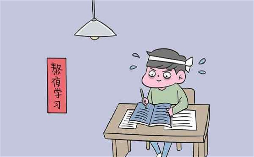 成都成飛中學每年的學費是多少？