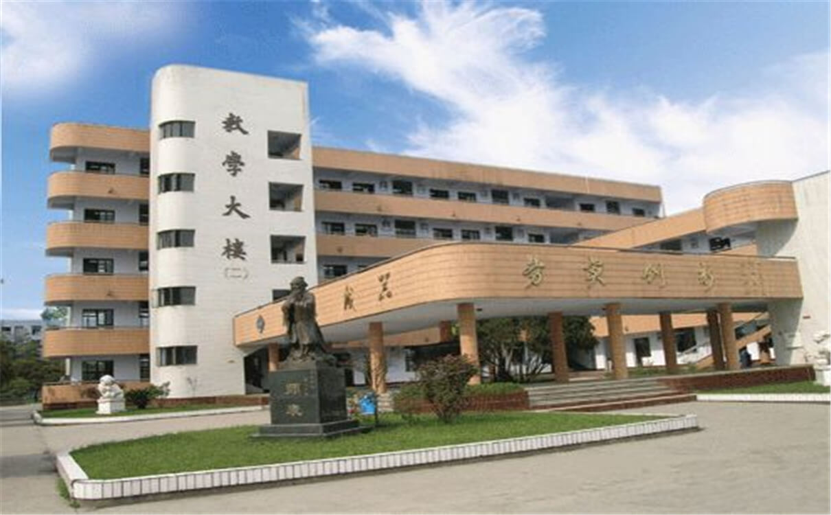 西南交通大學(xué)附屬中學(xué)高中部的錄取分?jǐn)?shù)是多少？