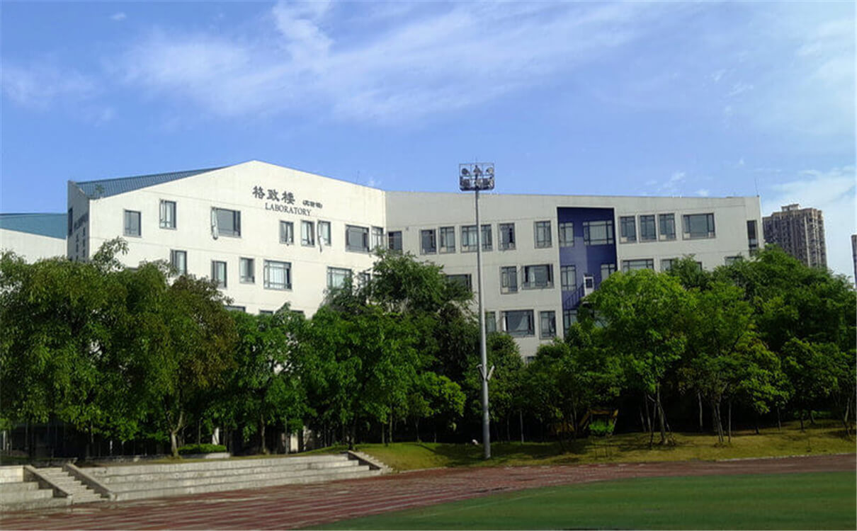 成都實(shí)驗(yàn)外國(guó)語(yǔ)學(xué)校（西區(qū)）每年的學(xué)費(fèi)是多少錢(qián)？