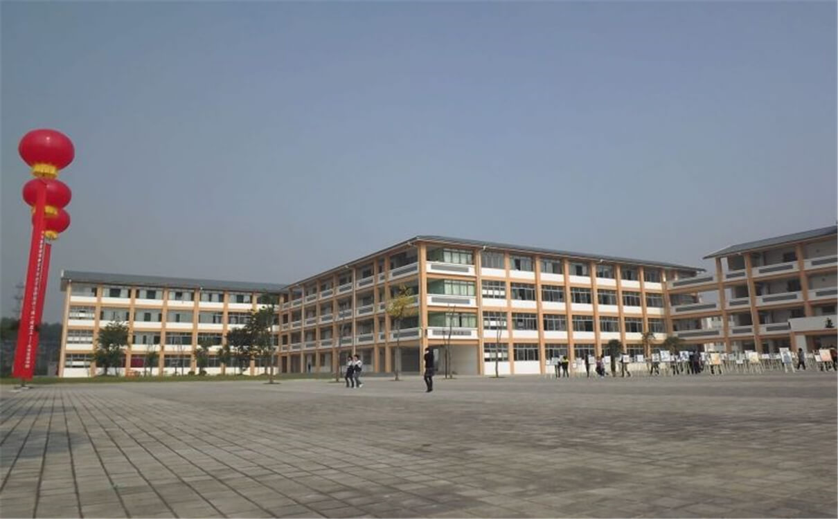 城廂中學(xué)每年的學(xué)費(fèi)是多少錢(qián)？