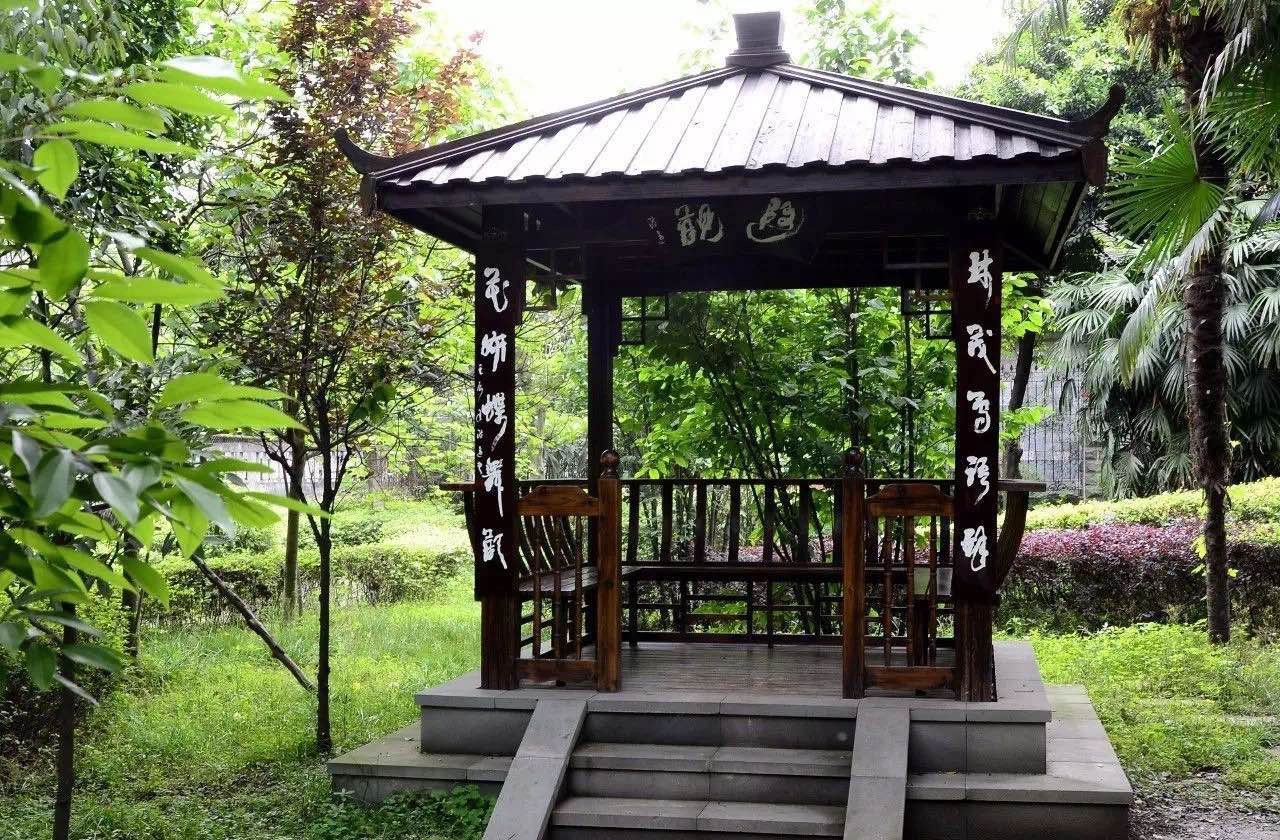 成都十八中一年的學(xué)費(fèi)是多少？