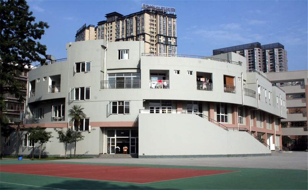 成都市鹽道街中學(xué)的老師怎么樣？