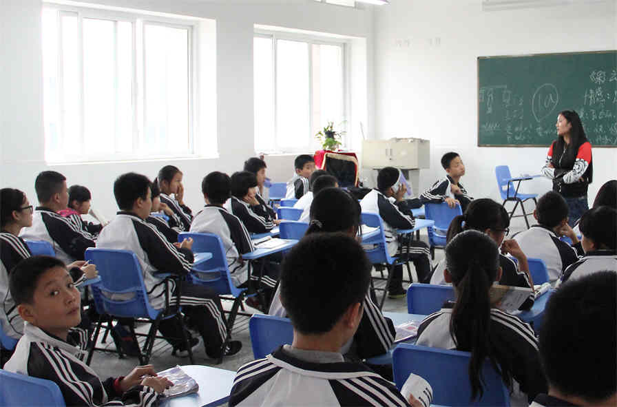 金牛中學一年的學費是多少錢？