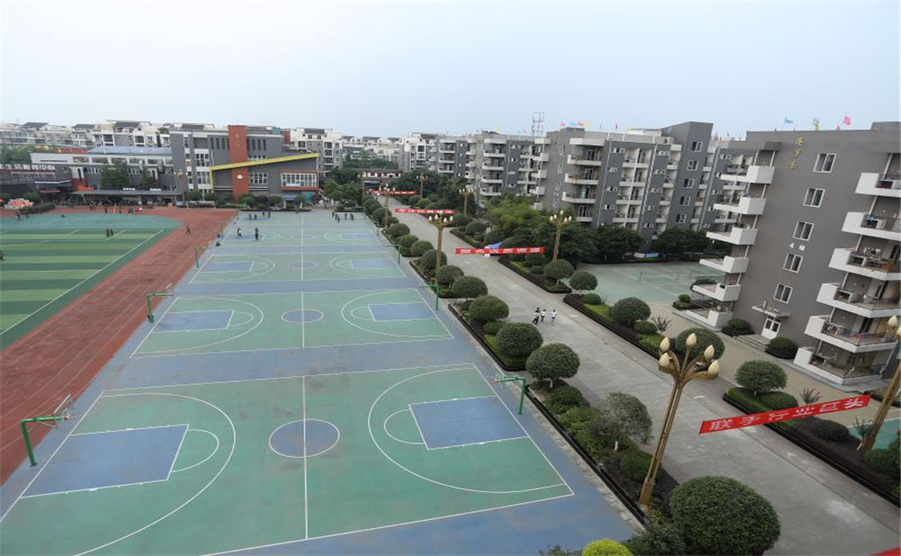 大彎中學(xué)去年的錄取分數(shù)線是多少？