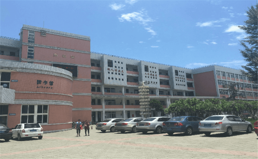 成都市籍田中學(xué)的去年錄取分?jǐn)?shù)線是多少分？