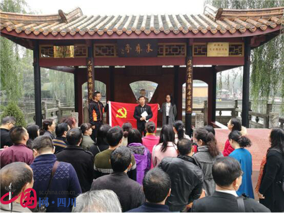 石室白馬中學一年的學費是多少？