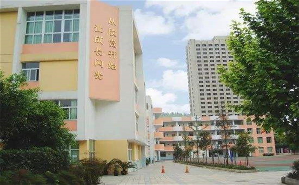 成都成飛中學的高中住宿怎么樣？