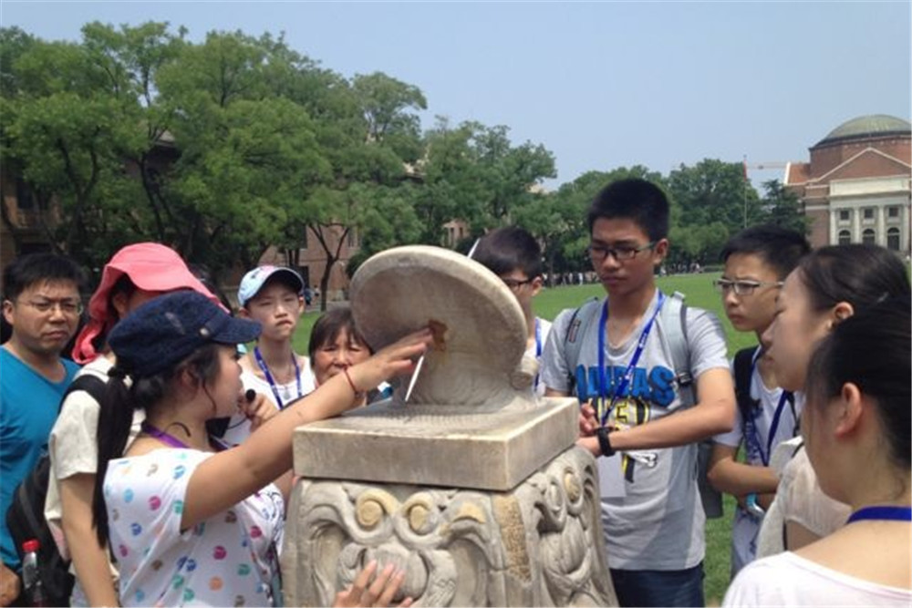 成都七中嘉祥外國語學(xué)校近三年的錄取分?jǐn)?shù)是多少？