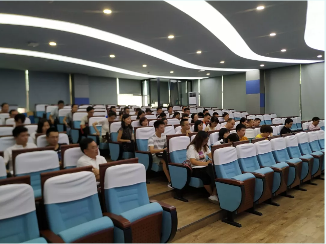 北京第二外國語學校成都附屬中學的學費是多少？			 			
